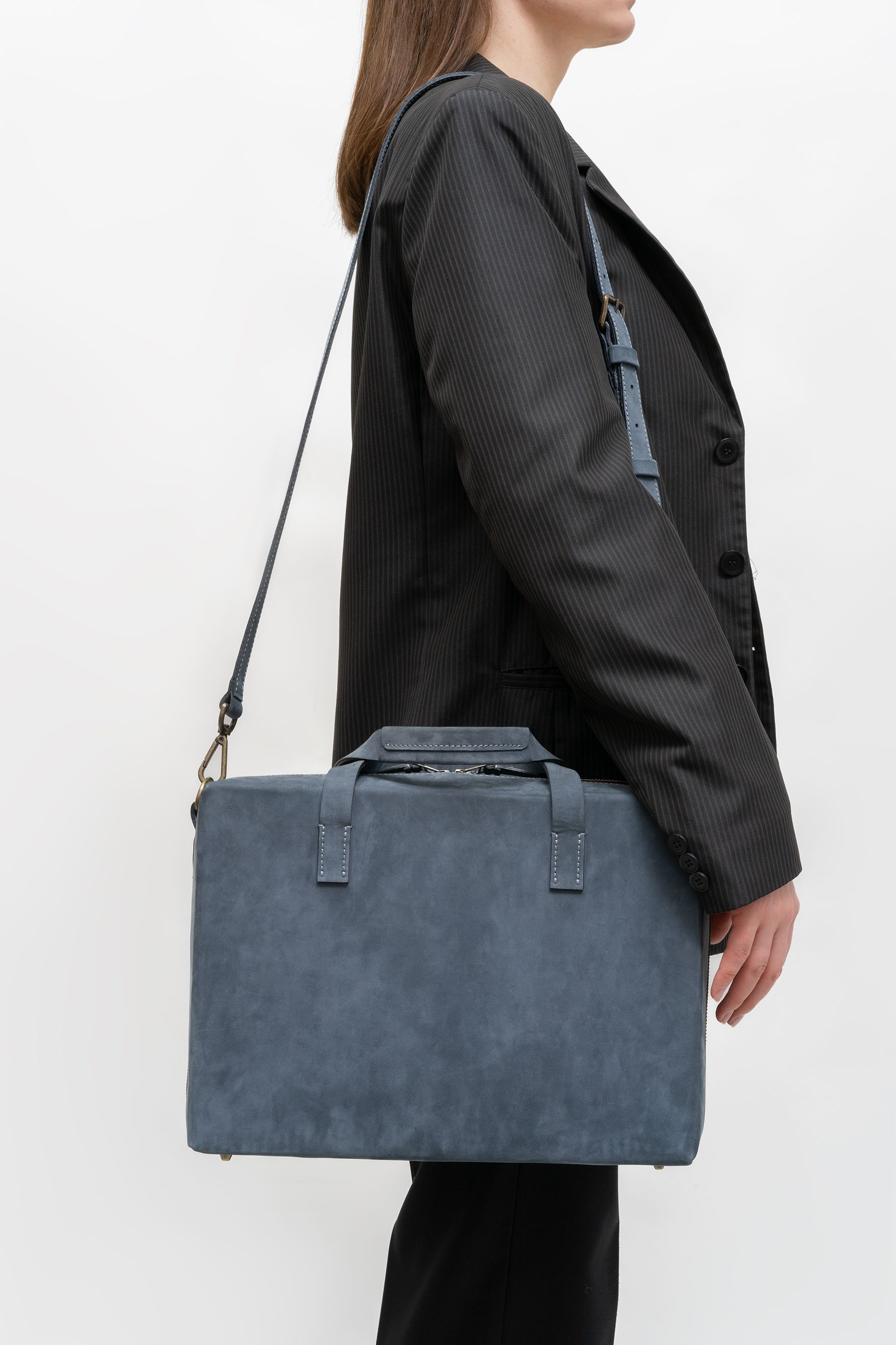 Дипломат Mon 4